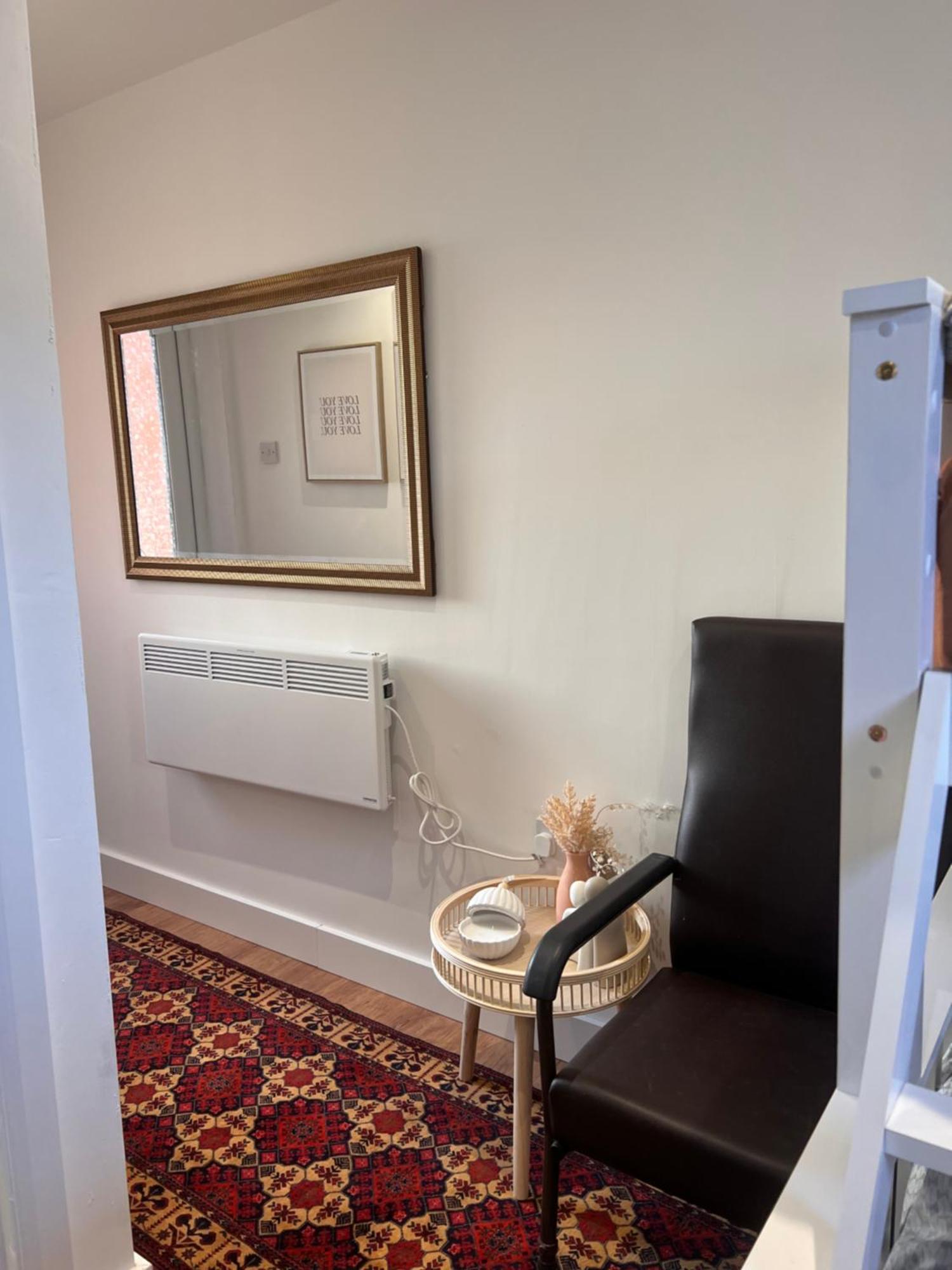 1 Bedroom & Bathroom Dorney Eksteriør billede